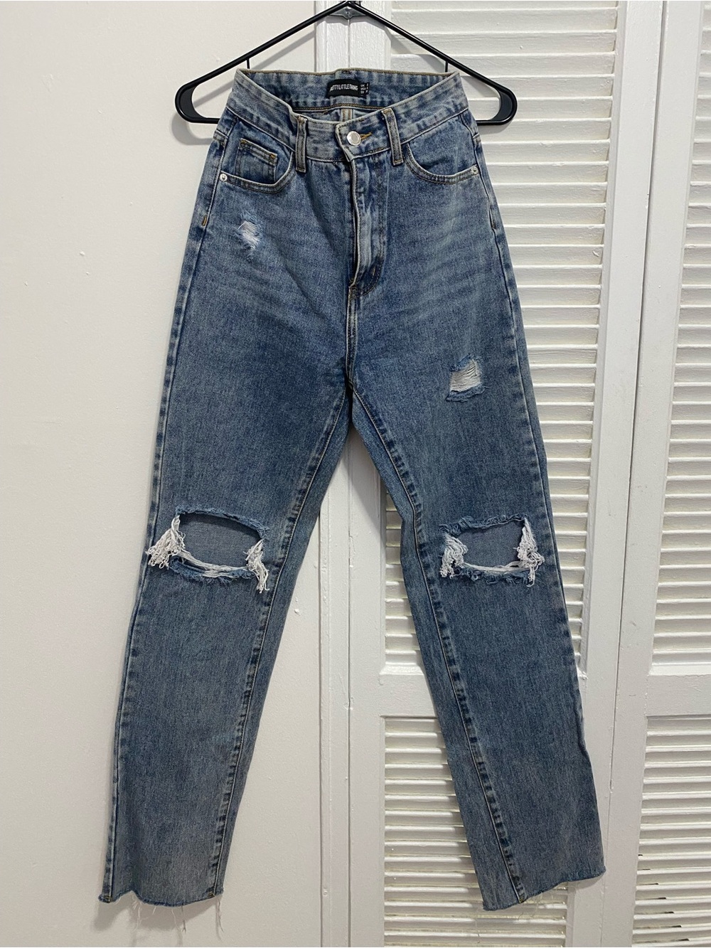 PrettyLittleThing High-Rise Distressed Blue Mom Jeans